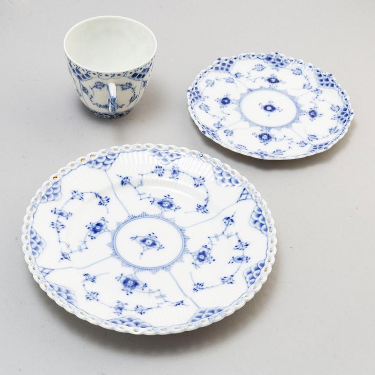 ROYAL COPENHAGEN, a part 'Musselmalet' coffee and dinner service, Denmark (49 pieces).