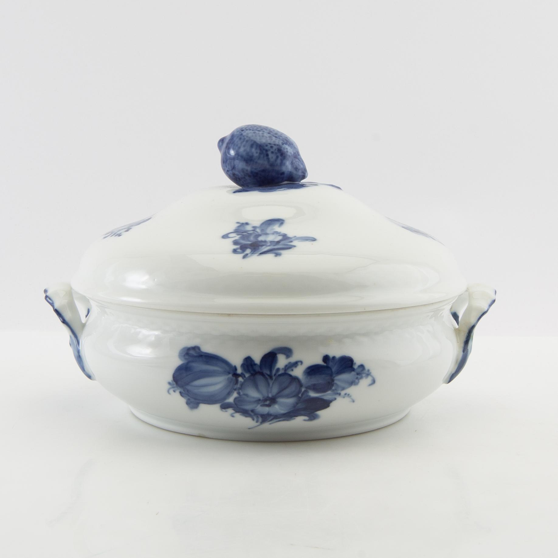 Service approximately 140 pieces "Blue Flower" Royal Copenhagen Denmark 20th century porcelain.