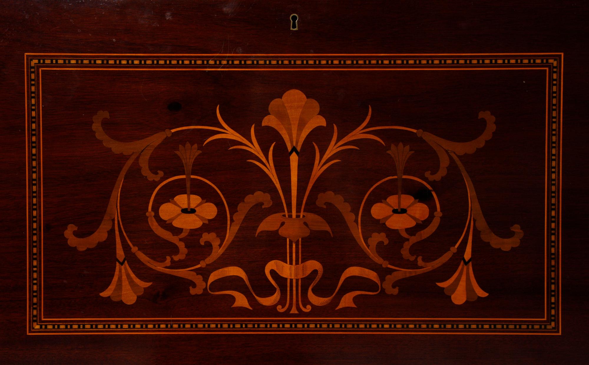 VITRINSKÅP, empirestil, brickmärkt "FRA MAGASIN DU NORDS MÖBELFABRIK & KUNSTSNEDKERI KIÖBENHAVN".