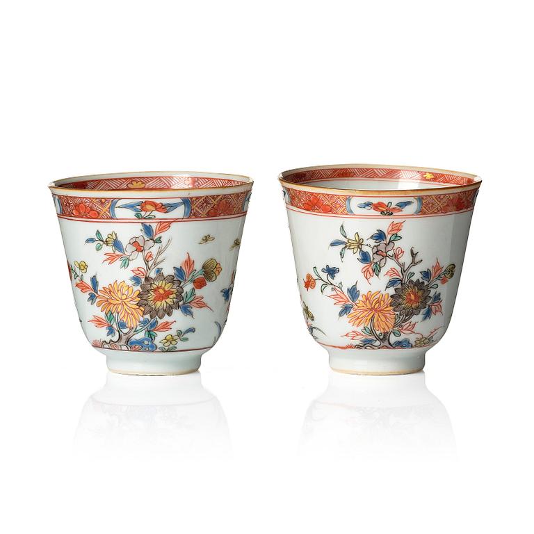 A pair of porcelain cups, Qing dynasty, first half of the 17th Century.