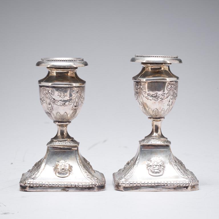 LJUSSTAKAR, ett par, silver, gustaviansk stil, 1900-tal.