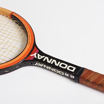 Tennis racket in wood, Donnay. Played with by Björn Borg at Wimbledon. Faded signature on the Slipcase.