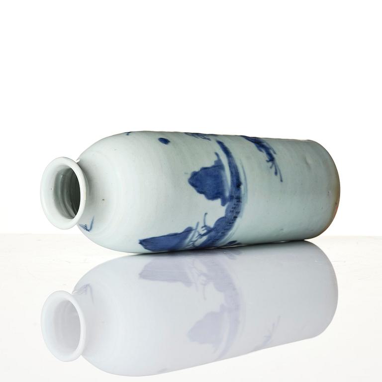 A blue and white sleeve vase, Transitional period, 17th century.
