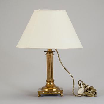 BORDSLAMPA, mässing, 1900-talets första hälft.