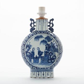 BORDSLAMPA/PILGRIMSFLASKA, porslin, Kina, 1800-tal.