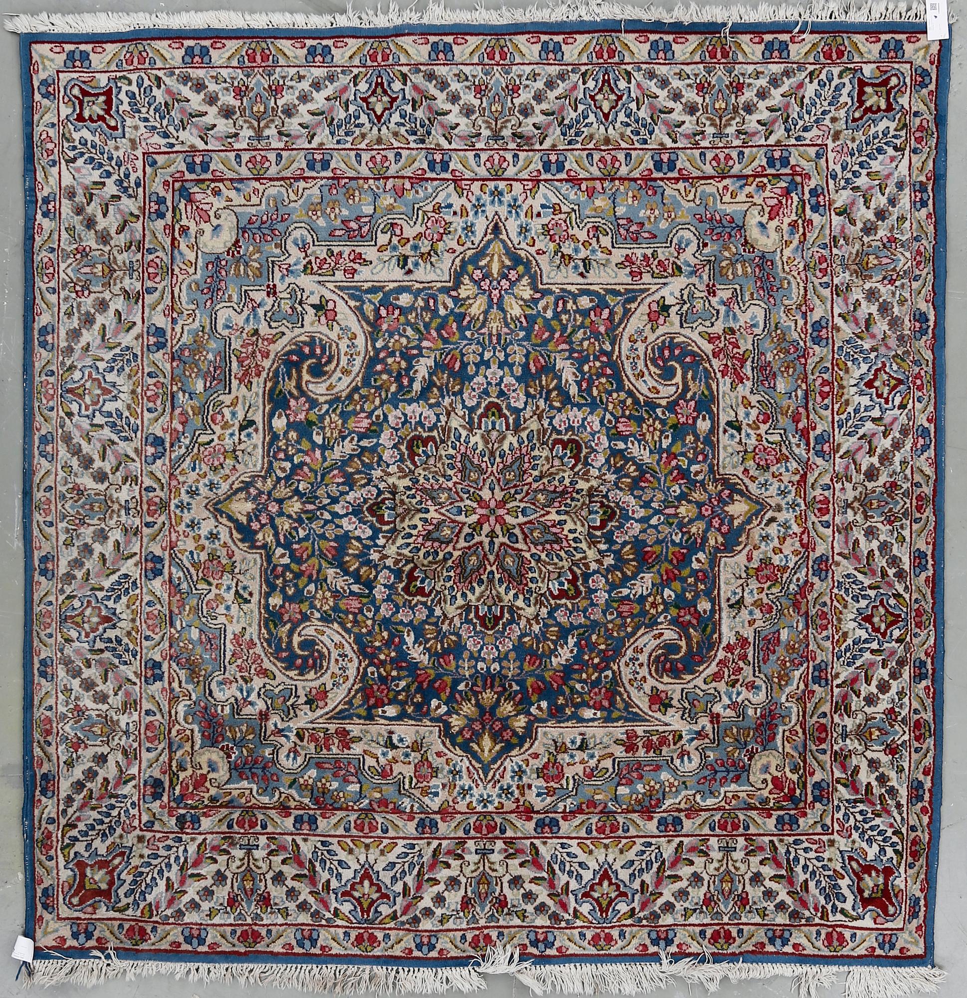 MATTA, old Kirman. Ca 200x196 cm.