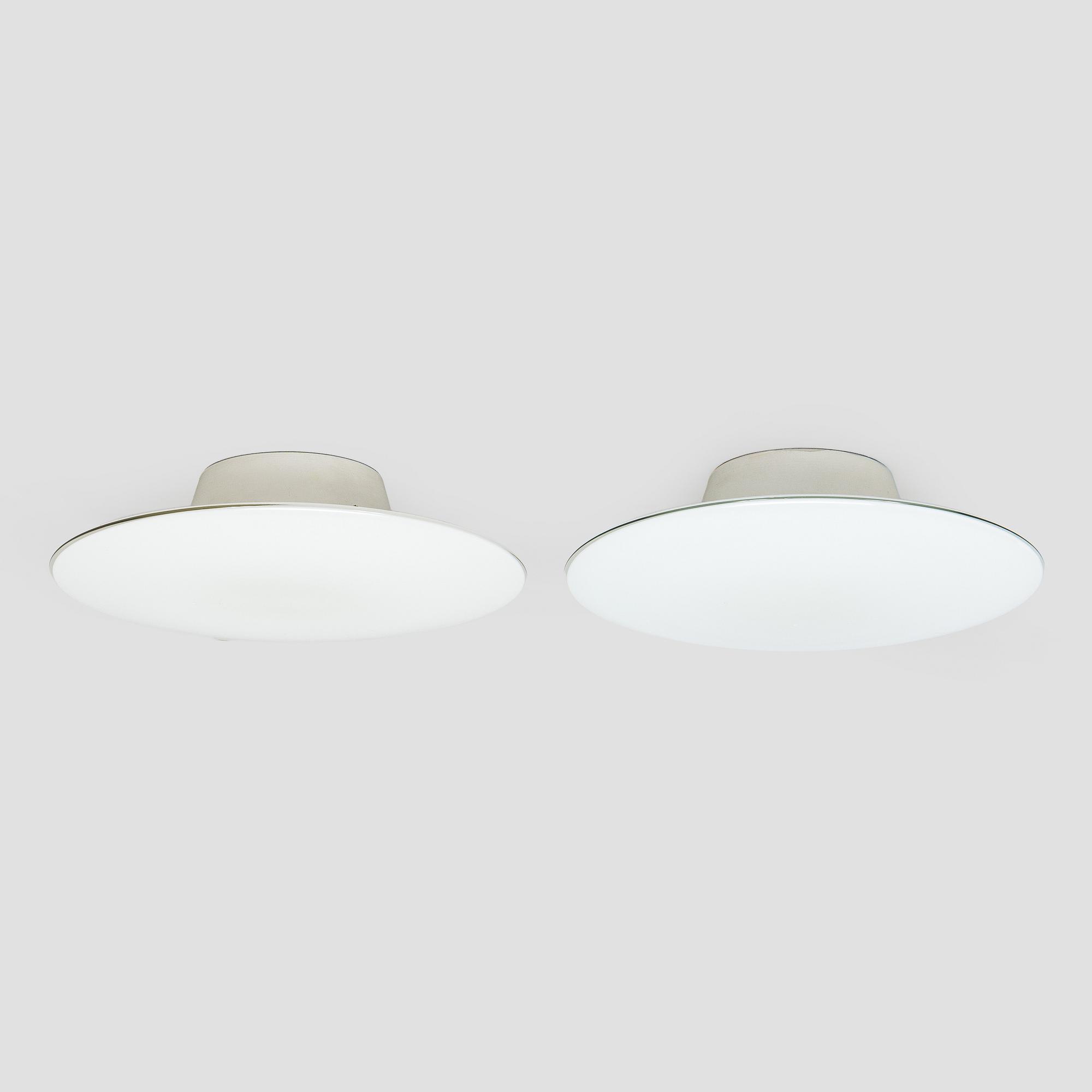 Arne Jacobsen, tak/vägglampor, 2 st, "AJ-Eklipta", Louis Poulsen/ licenstillverkare Orno, Stockmann 1960-tal.