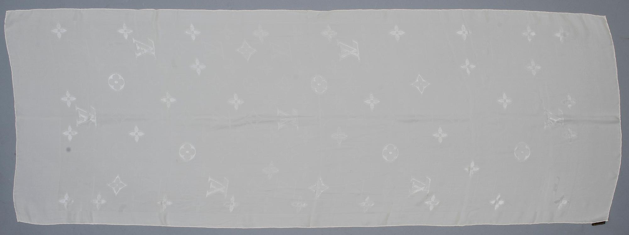 SCARF, Louis Vuitton.