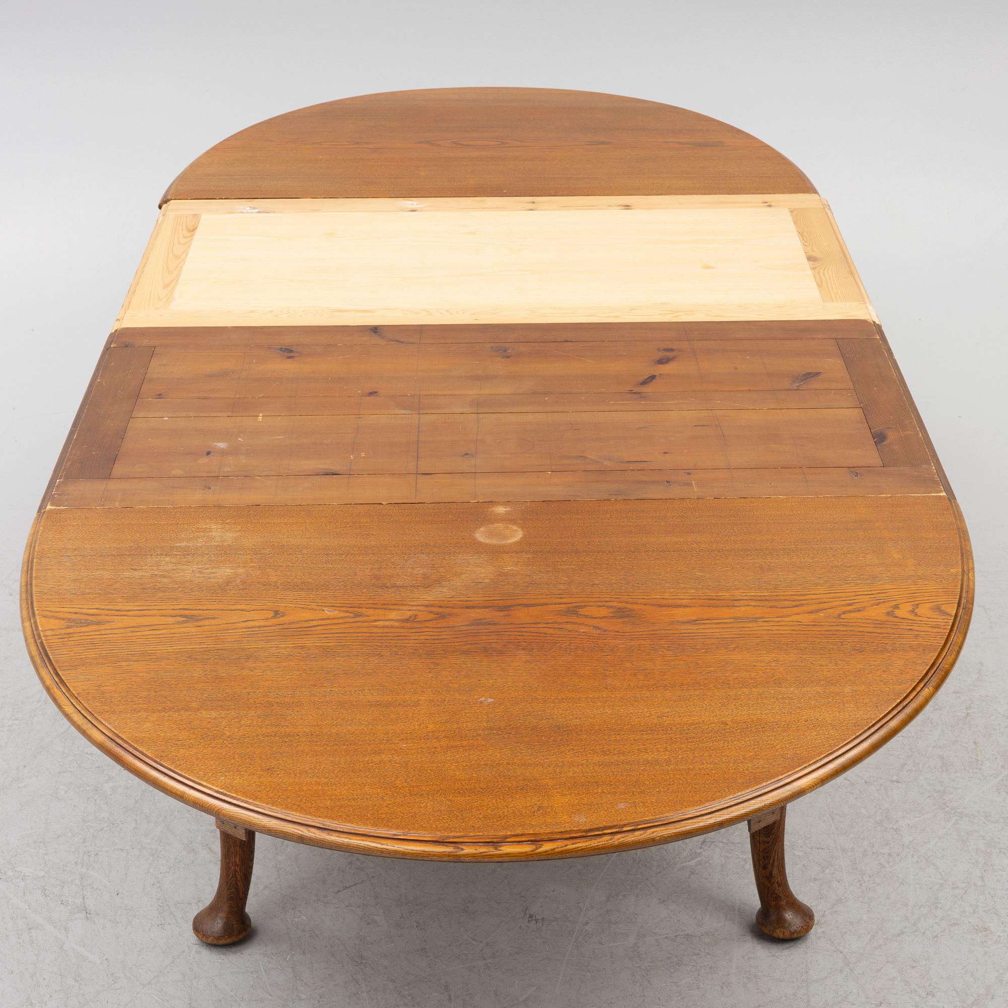 Dining table, 8 chairs, 2 armchairs, sideboard, Rococo style, early 20th century.