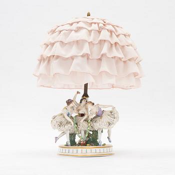 Bordslampa, porslin, tidigt 1900-talets första hälft.