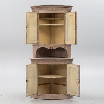A Gustavian corner cabinet, circa 1800.