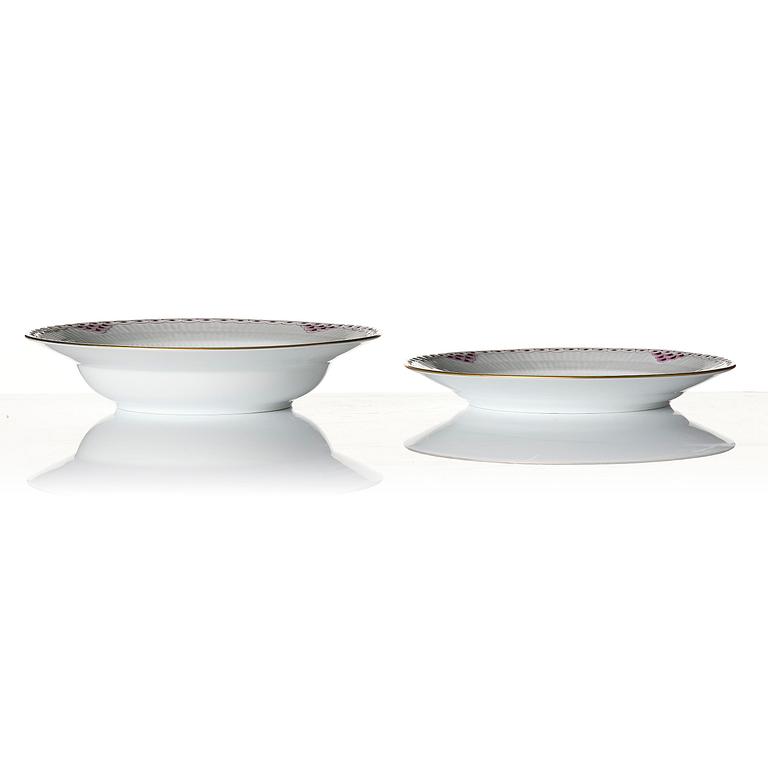 Tallrikar, 32 stycken, porslin. "Purpur Lace", Royal Copenhagen, Danmark, 1990-tal.