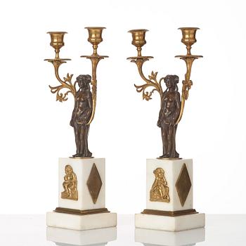 KANDELABRAR, för två ljus, ett par, sengustavianska, omkring år 1800.