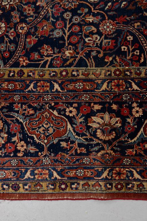 A carpet, semi-antique Kashan, a so-called Dabri, ca 394,5 x 310 cm.