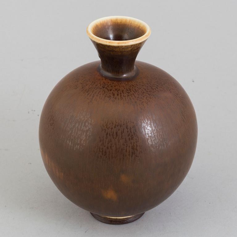 VAS, stengods, Berndt Friberg, Gustavsbergs studio. Signerad.