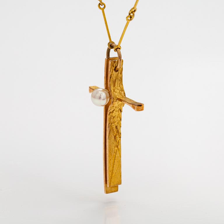 Christophe Burger, "Gold bless", a 14K gold necklace with a cultured pearl. Lapponia 2003.