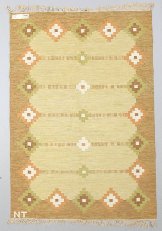 MATTA, rölakan, monogram NT. 245 x 170 cm.