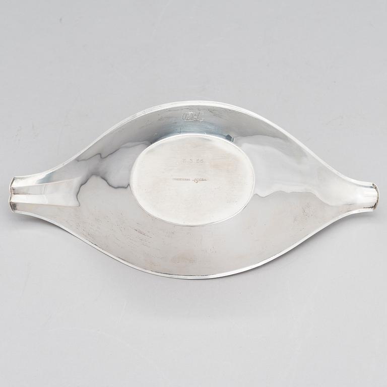 ANNA-GRETA EKER, A silver bowl, Auran Kultaseppä oy, Turku 1965.