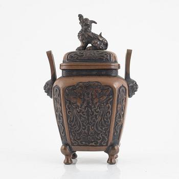 A bronze censer with cover, Qing dynasty, 19th century.