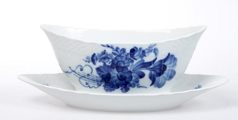 MATSERVIS, 44 delar, porslin, "Blå blomst", Royal Copenhagen.