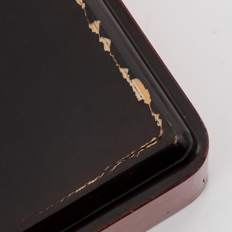 A Japanese lacquer tray, Meiji period (1868-1912).