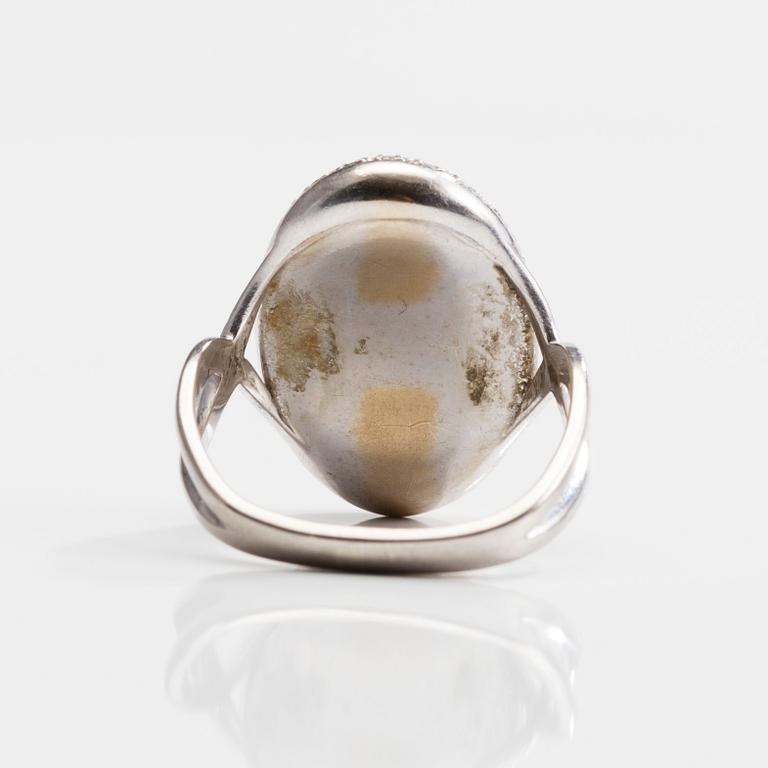RING, 18K guld, opal 0,25 ct, diamanter. 1980-tal. Vikt 7,4 g.