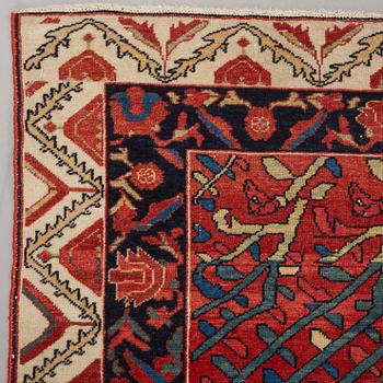 MATTO, a semi-antique Sarouk probably, ca 193 x 141,5 cm (as well as one end with 1 cm flat weave).