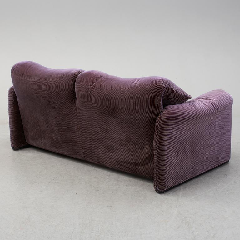A second half of the 20th century 'Maralunga' sofa my Vico Magistretti for Cassina, Italy. designed 1973.