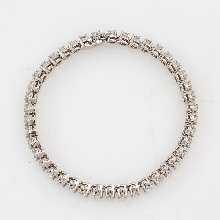 Tennisarmband av 18K vitguld med runda briljantslipade diamanter 3,50 ct totalt, R.Jacot Zermatt Schweiz.