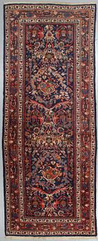 A carpet, Antique/semi-antique Mahal, ca  340 x 130-138 cm.