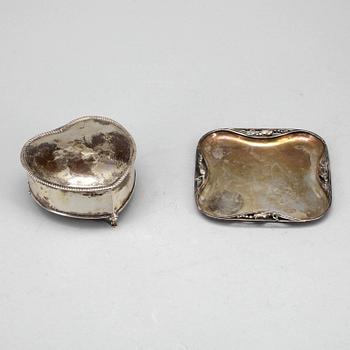 FAT samt SMYCKEASK, silver, bland annat "Magnolia", Georg Jensen, Danmark,  1900-talets andra hälft.