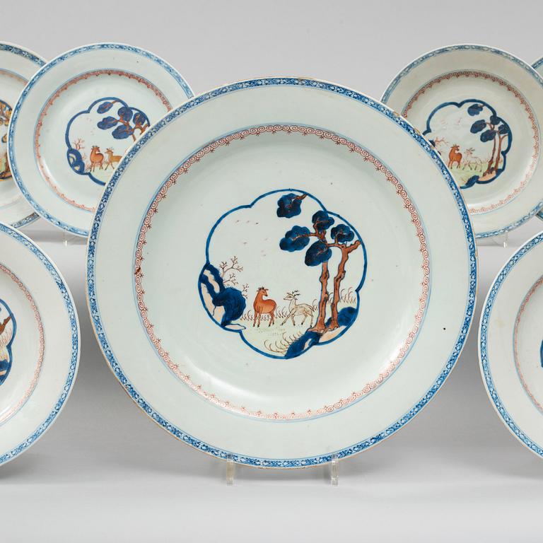 SERVISDELAR, 13 stycken, kompaniporslin. Qingdynastin, Qianlong (1736-95).