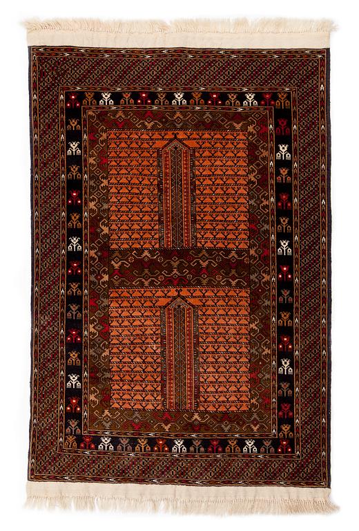 BÖNEMATTA, semiantik, Turkmen. Ca 175 x 121.