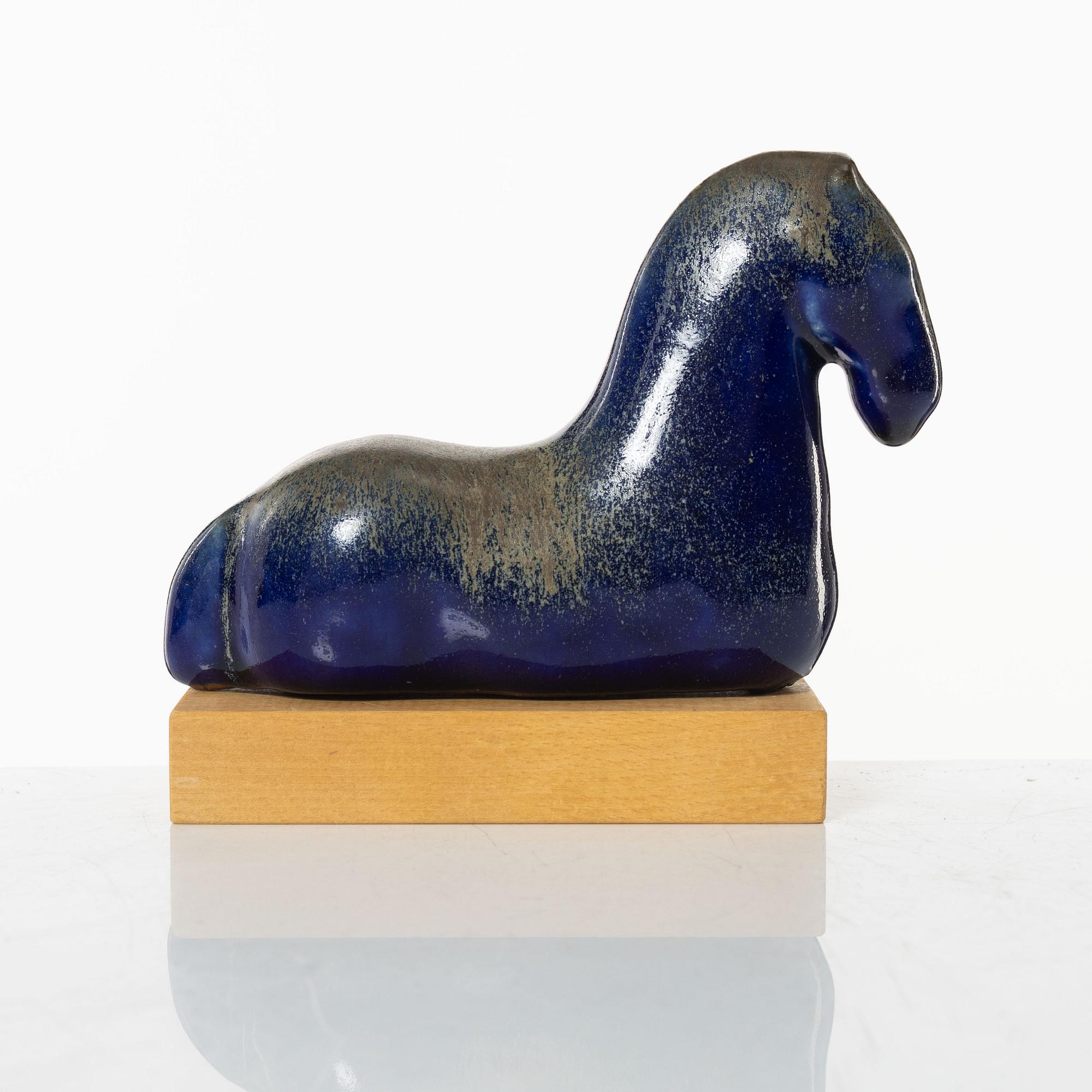 Ulla & Gustav Kraitz, Resting horse.