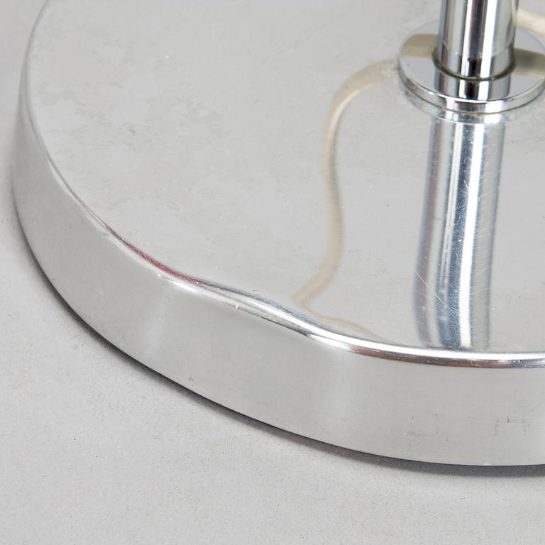 Pöytävalaisinpari malli B-142, Bergboms, 1970/80-luku. Punaiset varjostimet.