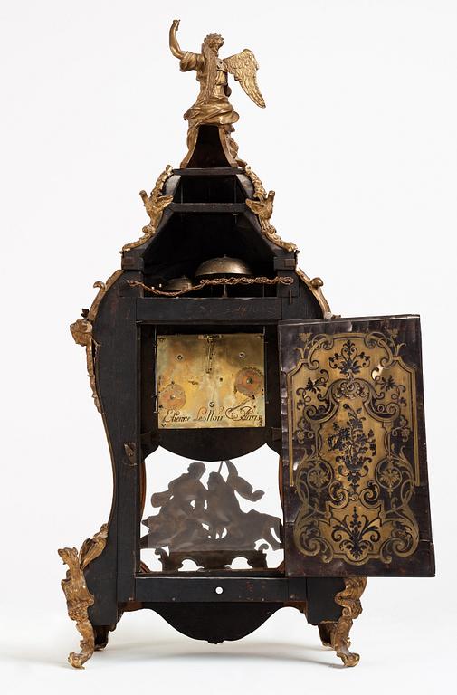 A French Régence mantel clock by Etienne Le Noir, active in Paris 1740.