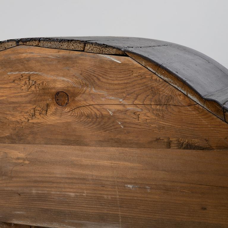 A writing cabinet, 18th/19th century.