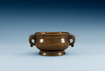 1483. A bronze censer, Qing dynasty, 18th Century with Xuande´s six character mark.