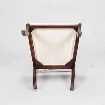 Ruokapöytä ja tuoleja, 13 kpl, Englanti. Tuolit merkitty Rosjohn.