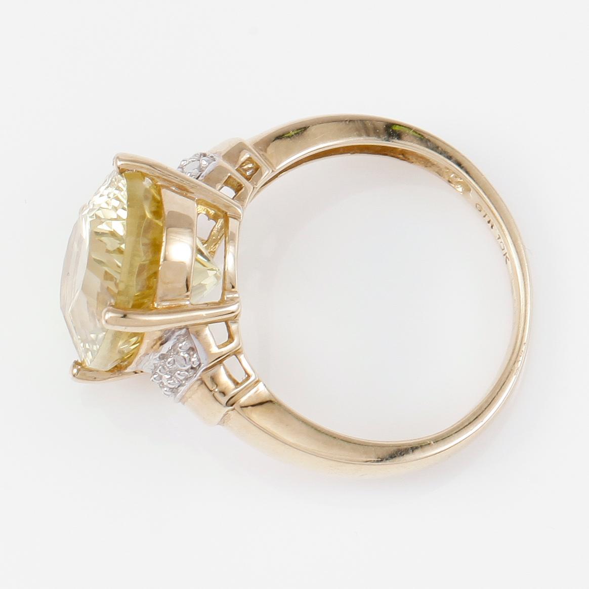 RING, 10K, gul kvarts och mindre diamanter.