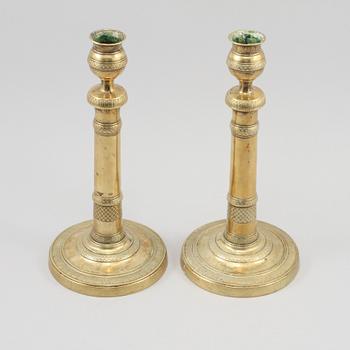LJUSSTAKAR, ett par, mässing, empire, 1800-talets första hälft.