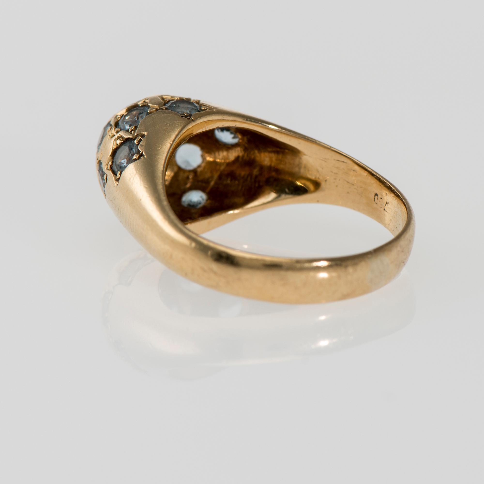 RING, 18K guld, syntetiska spineller. Vikt ca 5,6 g.