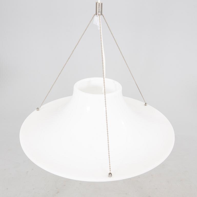 Yki Nummi, taklampa "Lokki" / "Skyflyer", modell 64-445, Stockmann Orno, Finland.