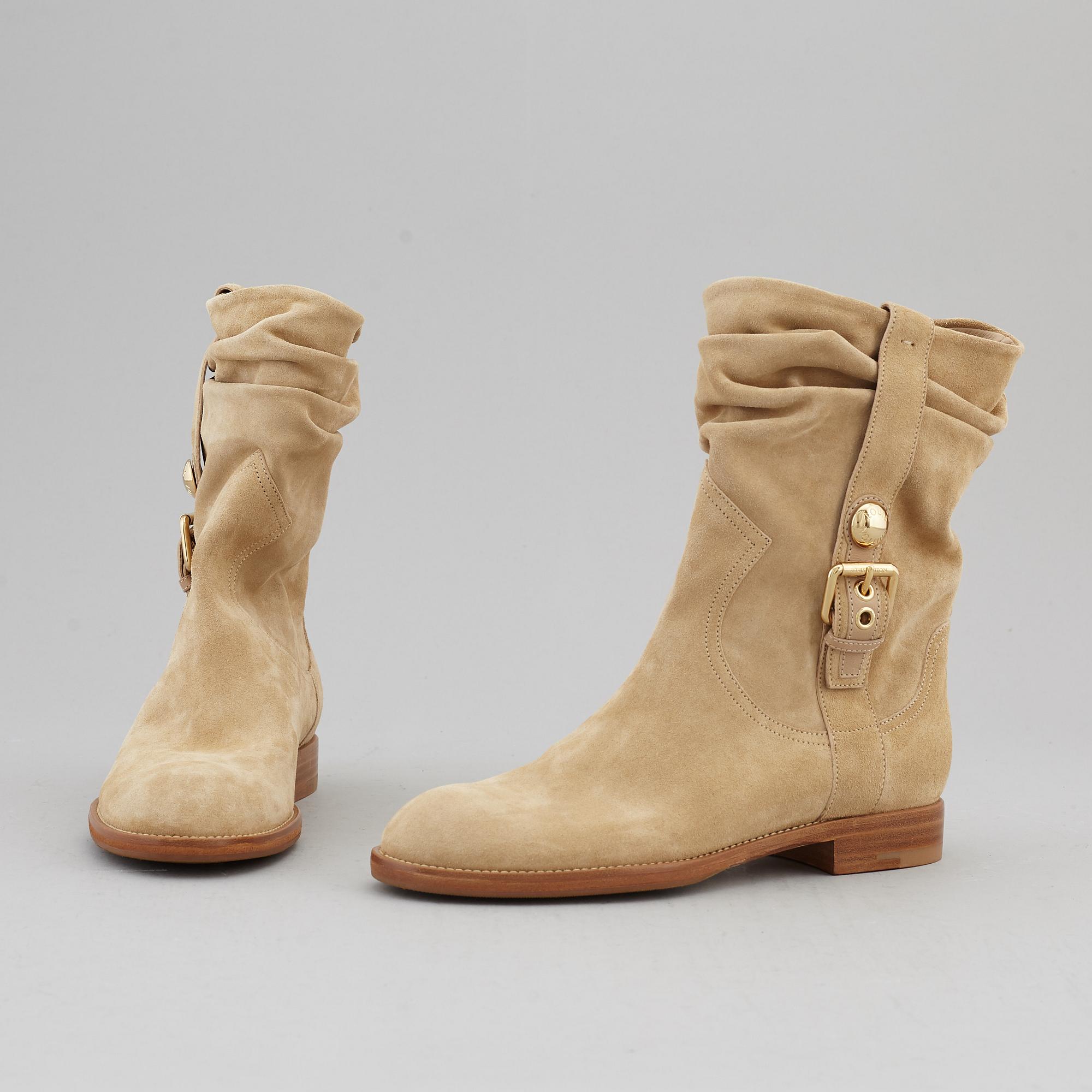 Louis vuitton suede boots deals