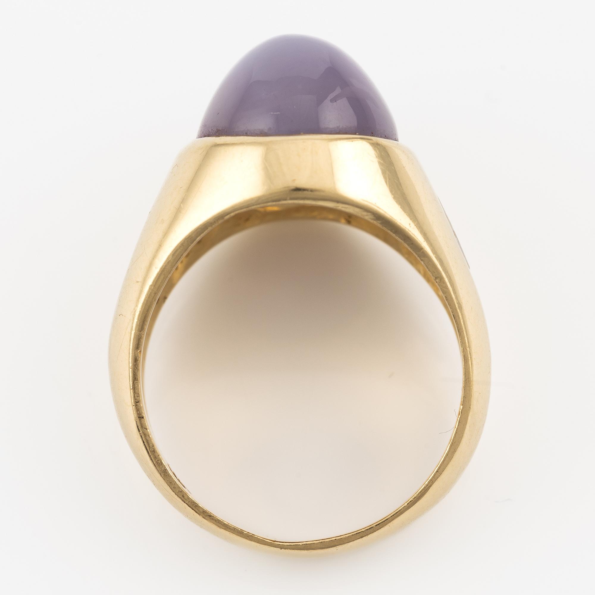 Ring, 14K guld med rosalila stjärnsafir och markisslipade diamanter.