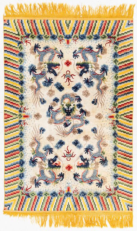 Matta semiantik silke Kina, ca 185 x 122 cm.