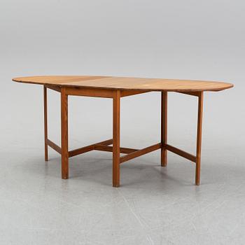 A pine gate leg table, end of the 20th Century.