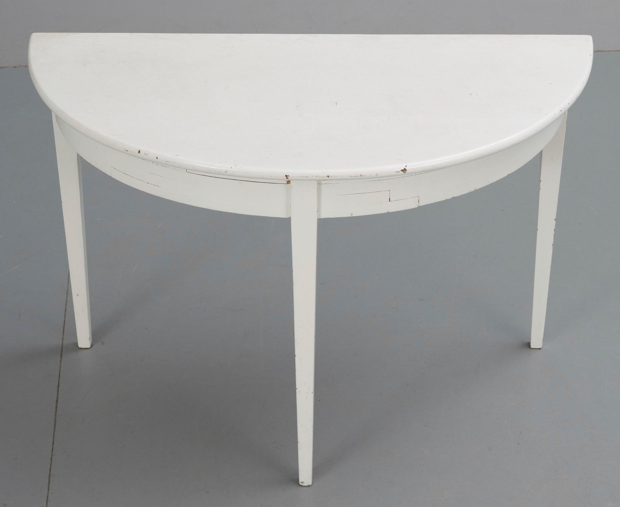 HALVMÅNEBORD, 1800-talets slut.