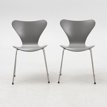 Arne Jacobsen, stolar, ett par, "Sjuan", Fritz Hansen, Danmark.