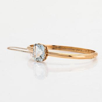Armring, 18K guld, och akvamarin, Gösta Helenius, Åbo.